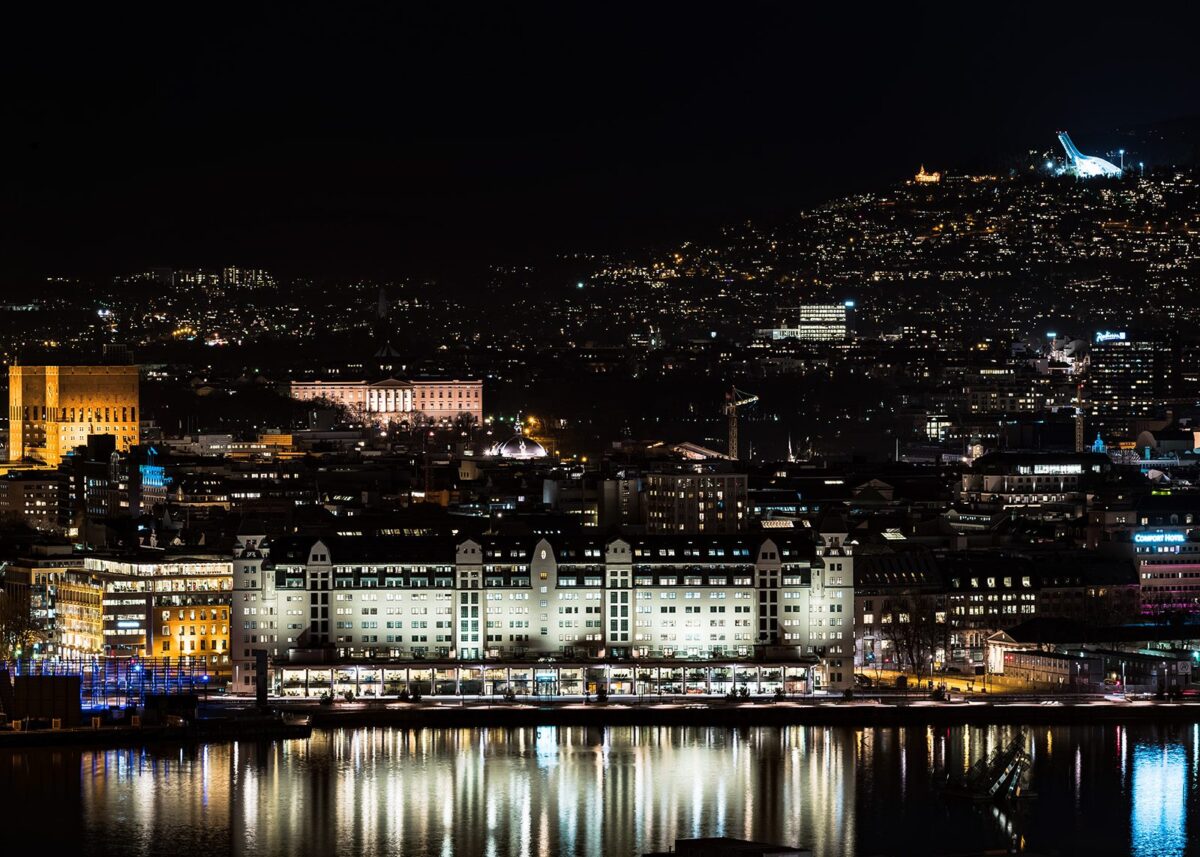 Oslo at night, fotokunst veggbilde / plakat av Erling Maartmann-Moe