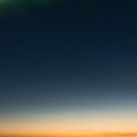 Nordlys med solnedgang og Karlsvogna, fotokunst veggbilde / plakat av Erling Maartmann-Moe