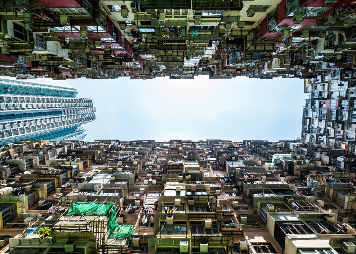 Hong Kong -  Yik Cheong Building, fotokunst veggbilde / plakat av Erling Maartmann-Moe