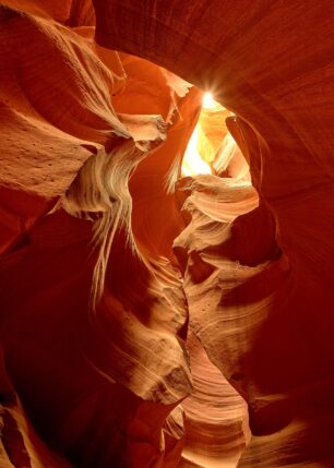 Antelope Canyon nær Page, AZ, kanskje den mest berømte sandsteinscanyon i USA, fotokunst veggbilde / plakat av Erling Maartmann-Moe