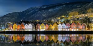 Nattfoto av Bergen Havn., fotokunst veggbilde / plakat av Eirik Sørstrømmen