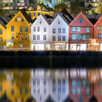 Nattbilde fra Bryggen i Bergen., fotokunst veggbilde / plakat av Eirik Sørstrømmen