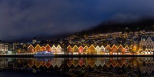 Nordlys over bryggen i Bergen -Limited Edition, fotokunst veggbilde / plakat av Gunnar Kopperud