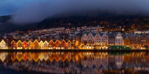 Kveldsbilde fra Bergen havn under Tall Ship Races, fotokunst veggbilde / plakat av Eirik Sørstrømmen