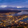 Kveldsbilde over Bergen fra Fløyen, fotokunst veggbilde / plakat av Eirik Sørstrømmen