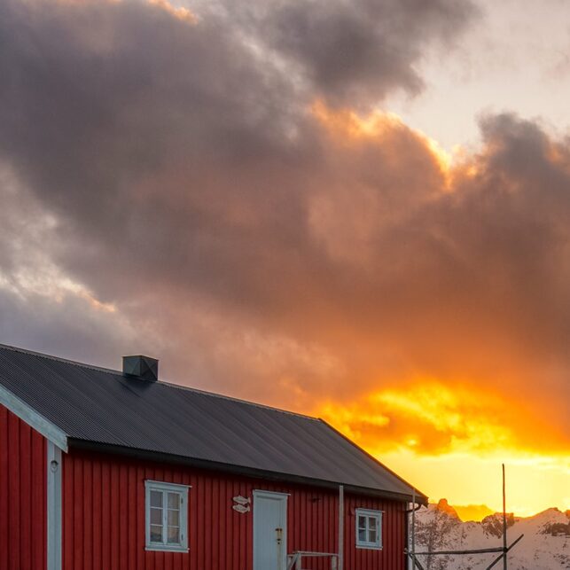 Solnedgang ved vakre Reinefjorden, fotokunst veggbilde / plakat av Eirik Sørstrømmen