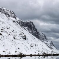 Refleksjoner i fjorden, fotokunst veggbilde / plakat av Eirik Sørstrømmen