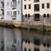 Bygninger ved kanalen i Ålesund., fotokunst veggbilde / plakat av Eirik Sørstrømmen
