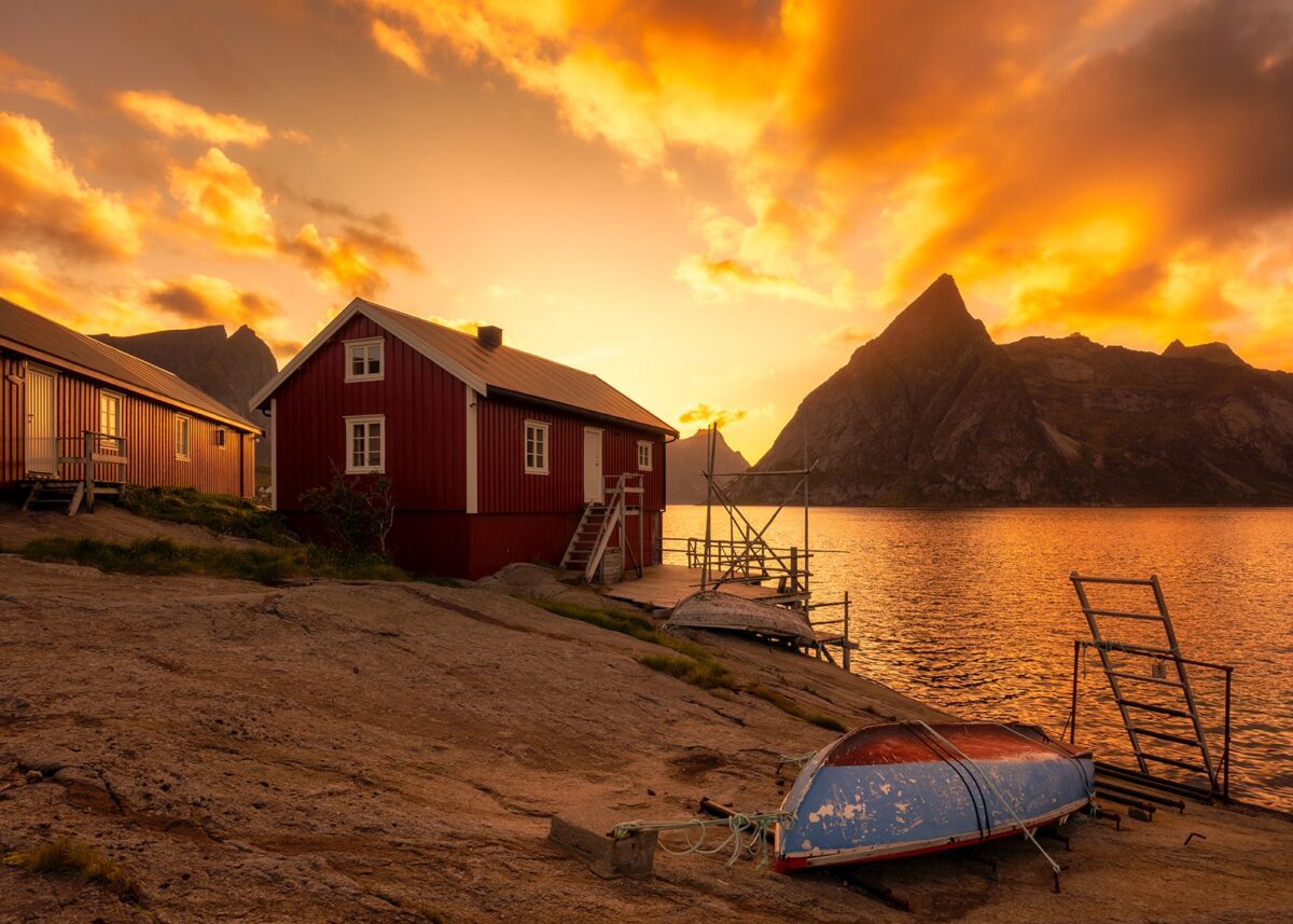 Vakker solnedgang i Lofoten., fotokunst veggbilde / plakat av Eirik Sørstrømmen
