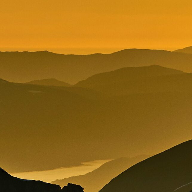 Solnedgang over nordnorske fjell, fotokunst veggbilde / plakat av Henning Mella