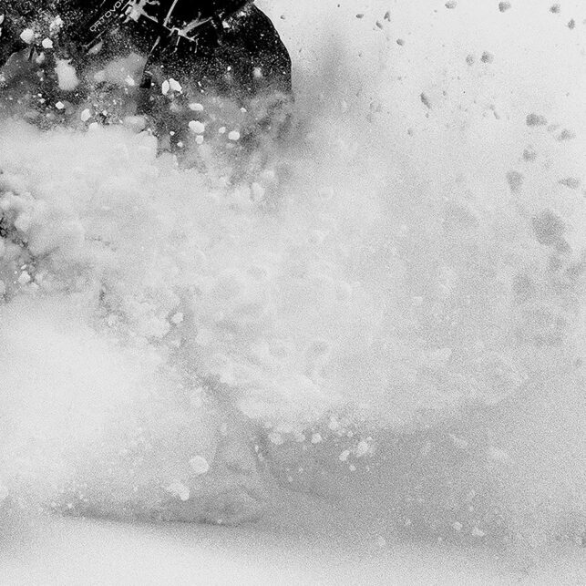 Skikjører nyter bunnløs snø i BC, Canada. , fotokunst veggbilde / plakat av Kristian Aalerud