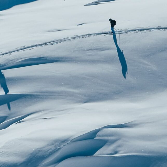 Tre skikjørere på vei over Vallée Blanche i Chamonix. , fotokunst veggbilde / plakat av Kristian Aalerud