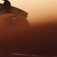 Surfer på vei ut i Taghazout, Marokko. , fotokunst veggbilde / plakat av Kristian Aalerud