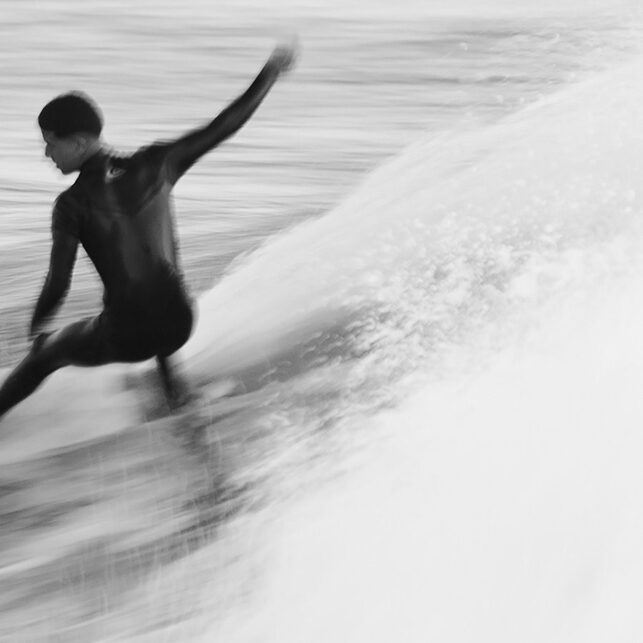 Blurry surfer på en bølge i Marokko. , fotokunst veggbilde / plakat av Kristian Aalerud