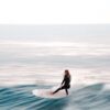 Blurry surfer tar en bølge i Marokko. , fotokunst veggbilde / plakat av Kristian Aalerud