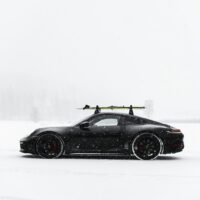 Porsche 911 med ski på taket. , fotokunst veggbilde / plakat av Kristian Aalerud
