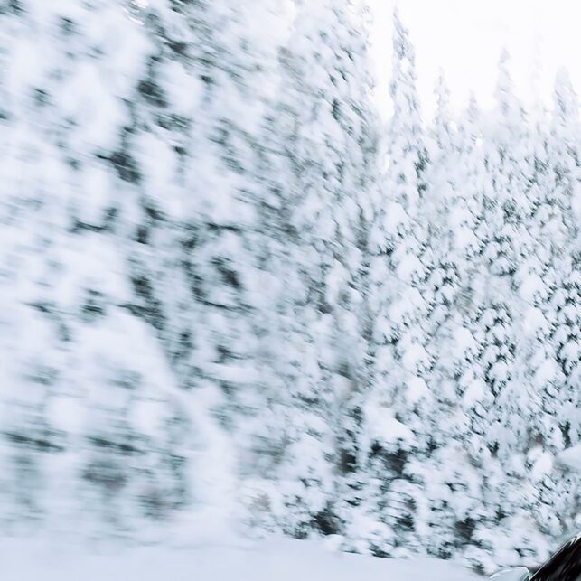 Porsche Taycan i vinterlige omgivelser på Geilo, Norge. , fotokunst veggbilde / plakat av Kristian Aalerud