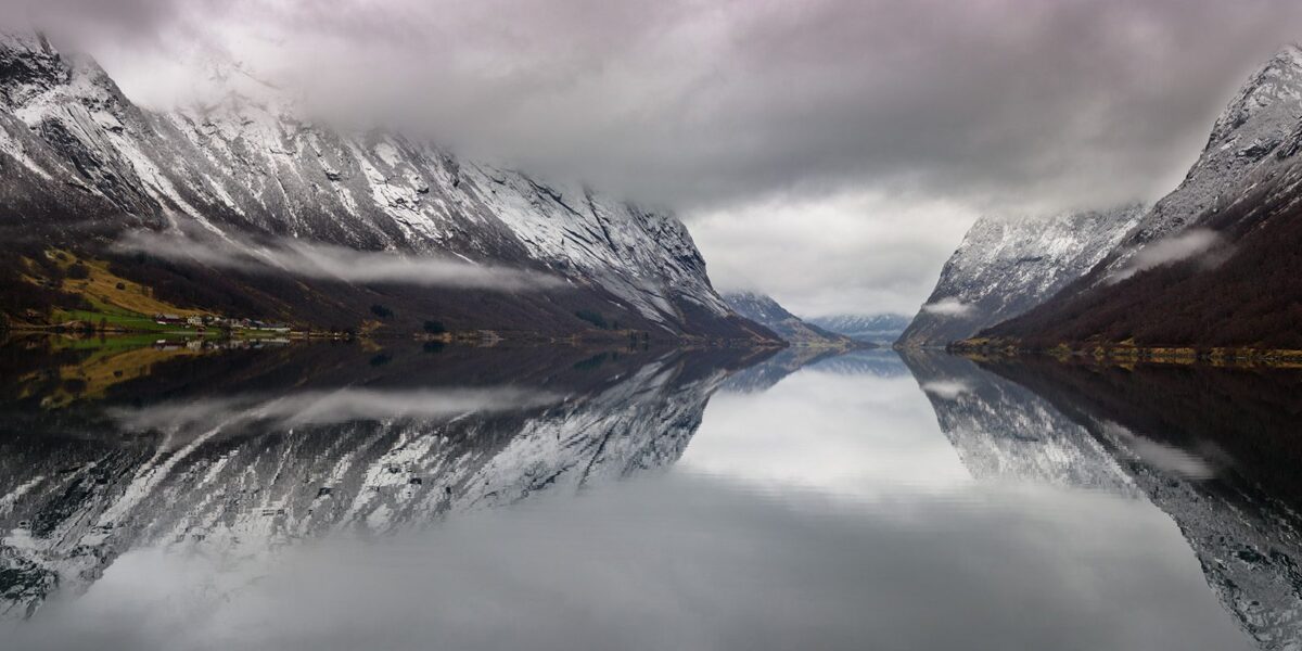 Speilblank fjord, fotokunst veggbilde / plakat av Kåre Johansen
