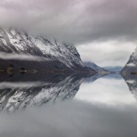 Speilblank fjord, fotokunst veggbilde / plakat av Kåre Johansen