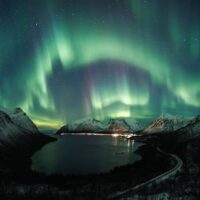 Nordlys med utsikt, fotokunst veggbilde / plakat av Kristoffer Vangen