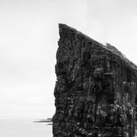 Sten i hav, fotokunst veggbilde / plakat av Kristoffer Vangen