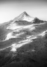 Fantastiske fjellformasjoner i Lofoten., fotokunst veggbilde / plakat av Eirik Sørstrømmen