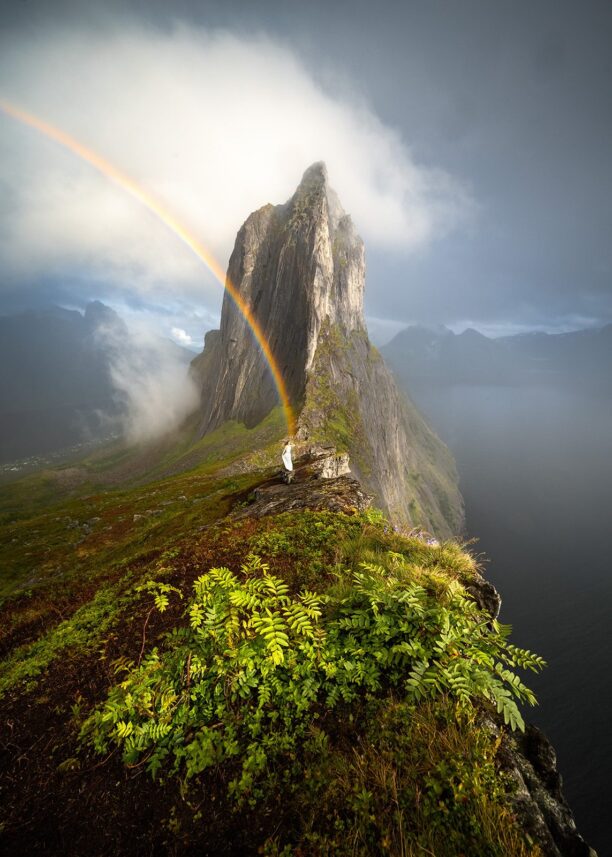 Fjell og regnbue, fotokunst veggbilde / plakat av Kristoffer Vangen