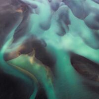 Dronebilde av elv på Island, fotokunst veggbilde / plakat av Kristoffer Vangen