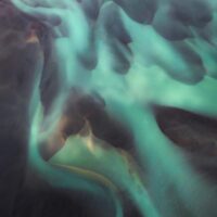 Dronebilde av elv på Island, fotokunst veggbilde / plakat av Kristoffer Vangen