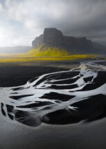 Utsikt gjennom hule på Island, fotokunst veggbilde / plakat av Kristoffer Vangen