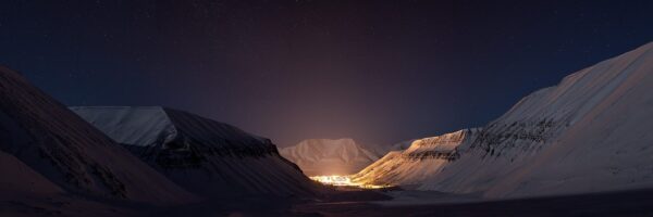 Svalbard i mørketid, fotokunst veggbilde / plakat av Magne Tveiten