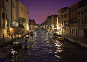 Innrammet bilde - Solnedgang over kanalene i Venezia, fotokunst veggbilde / plakat av Veggbilder