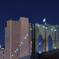 Brooklyn Bridge mot Manhattan på kvelden, fotokunst veggbilde / plakat av Peder Aaserud Eikeland