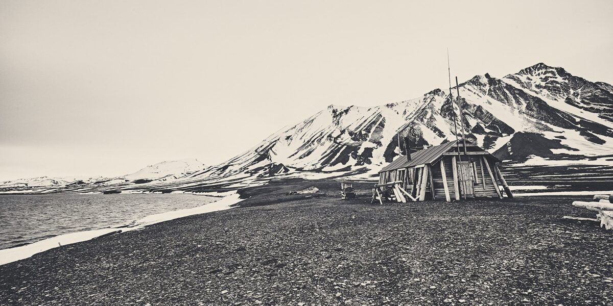 Fangsthytte på Svalbard, fotokunst veggbilde / plakat av Peder Aaserud Eikeland