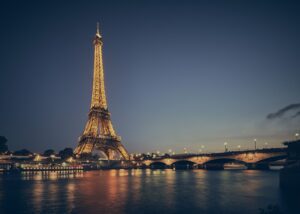 Eiffeltårnet i Parisnatten, fotokunst veggbilde / plakat av Peder Aaserud Eikeland