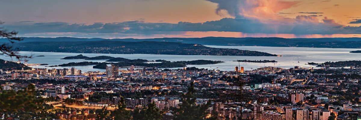 Panoramabilde av Oslo i kveldstimen, fotokunst veggbilde / plakat av Peder Aaserud Eikeland