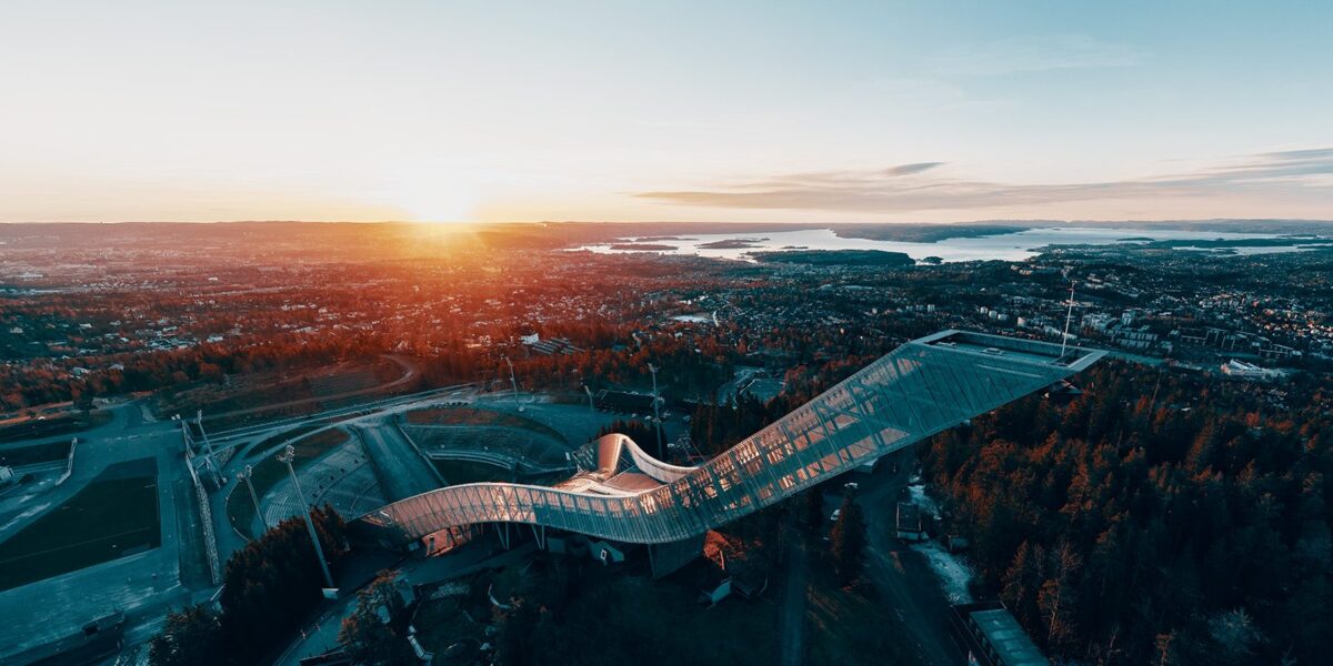Holmenkollbakken solstreif, fotokunst veggbilde / plakat av Peder Aaserud Eikeland