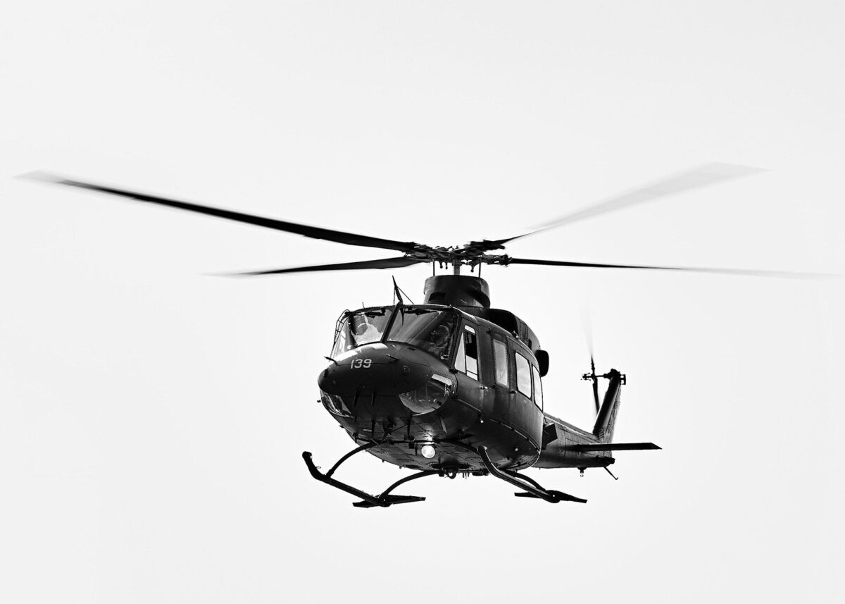 Bell 412 inn for landing, fotokunst veggbilde / plakat av Peder Aaserud Eikeland
