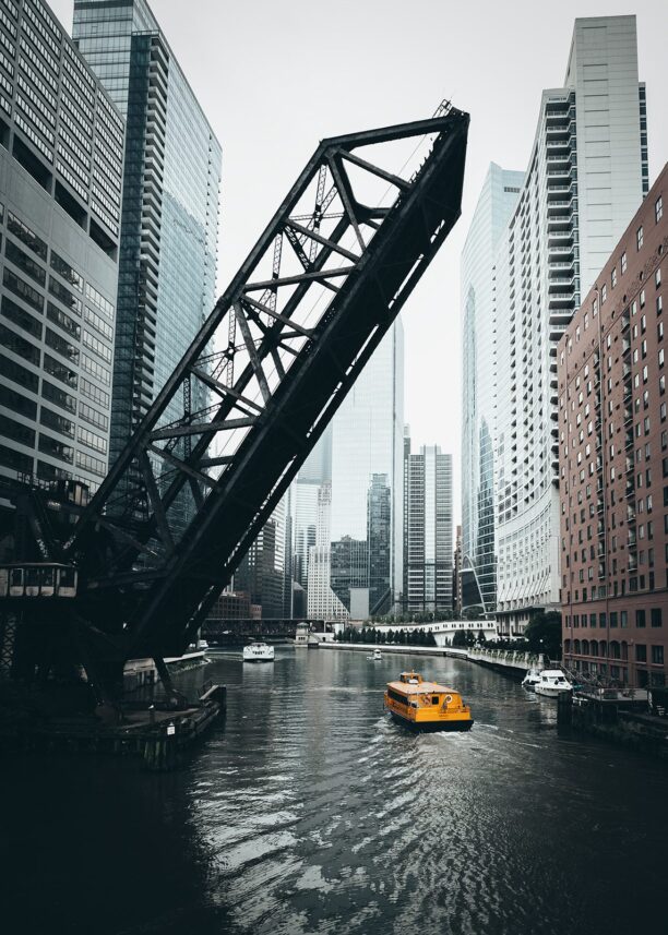 Båt på elven i Chicago, fotokunst veggbilde / plakat av Tor Arne Hotvedt