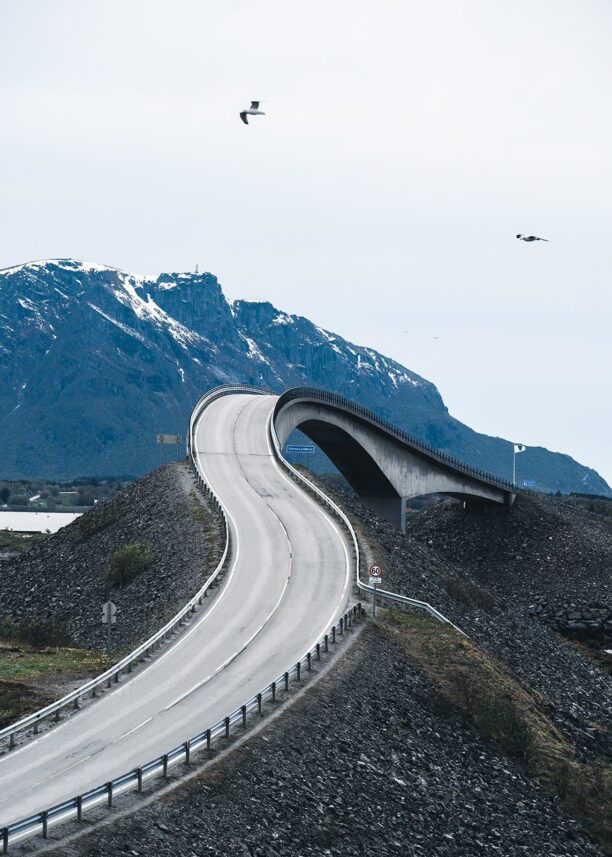 Atlanterhavsveiens mest kjente bro, fotokunst veggbilde / plakat av Tor Arne Hotvedt