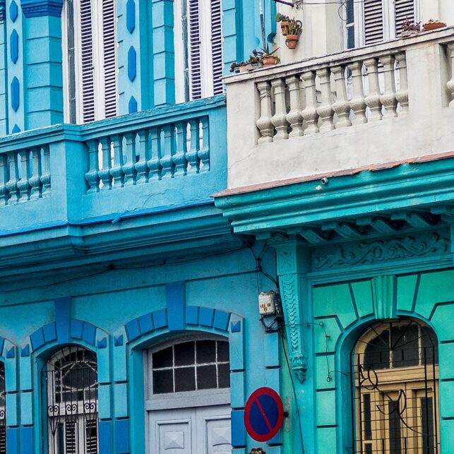 Blåkledt cubana i Havana, fotokunst veggbilde / plakat av Terje Kolaas