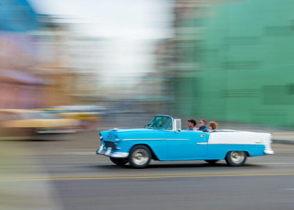 Blå kabriolet i Havana, fotokunst veggbilde / plakat av Terje Kolaas