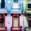 Fargerik fasade i Havanna, fotokunst veggbilde / plakat av Terje Kolaas