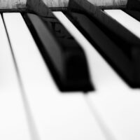 Nærbilde av tangentene på et piano, fotokunst veggbilde / plakat av Terje Kolaas