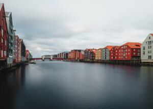 Trondheim bakklandet II, fotokunst veggbilde / plakat av Xabier Bilbao Berrojalbiz