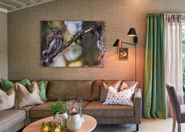 Langeksponeringsbilde av en elv med et høstblad, fotokunst veggbilde / plakat av Veggbilder