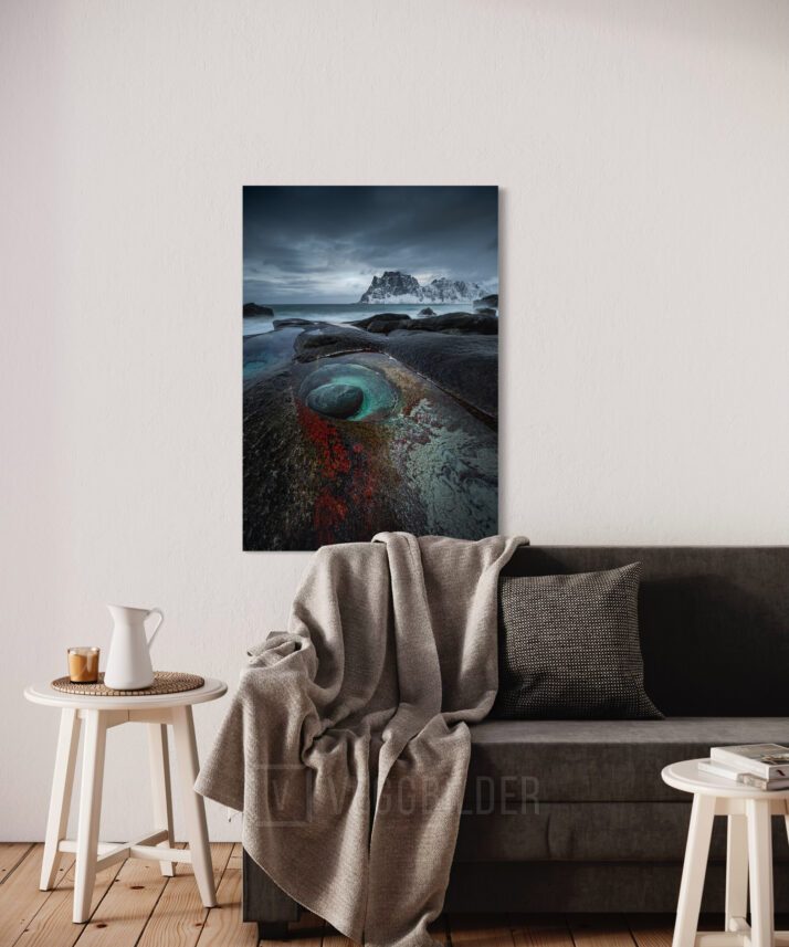 Kyst i Lofoten i dårlig vær, fotokunst veggbilde / plakat av Kristoffer Vangen